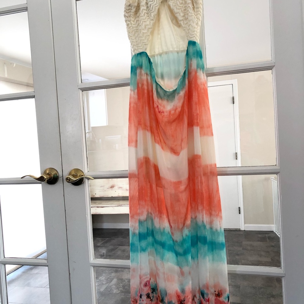 🎉SALE🎉Stunning Maxi dress - Picture 4 of 5